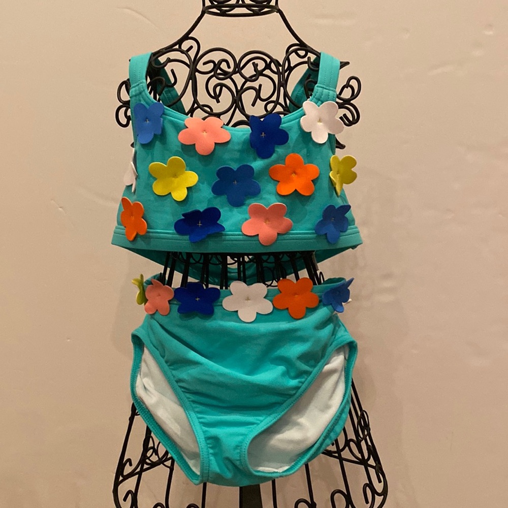 Adorable two piece girls swim suit.